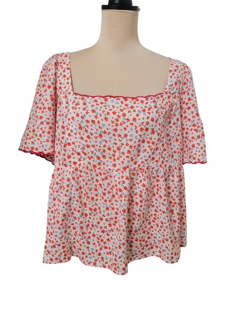 Old Navy Size Xl Flutter Sleeve Ditsy Floral Top With Scalloped Trim, New